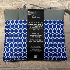 Lexi Home 60 x 72 Foldable Picnic Blanket Tote Bag in Blue